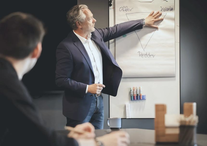 Kenneth underviser på et modul